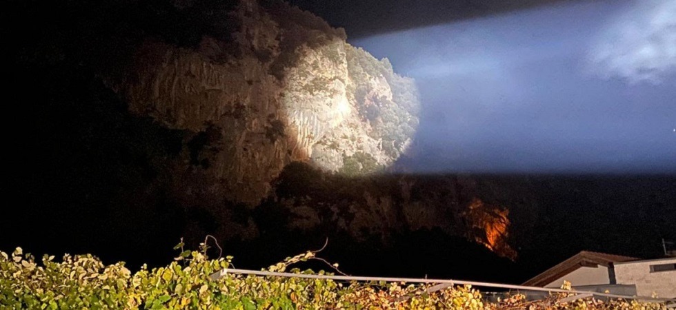 Perdono la luce frontale mentre arrampicano, due 15enni di Dro restano bloccati sulla parete